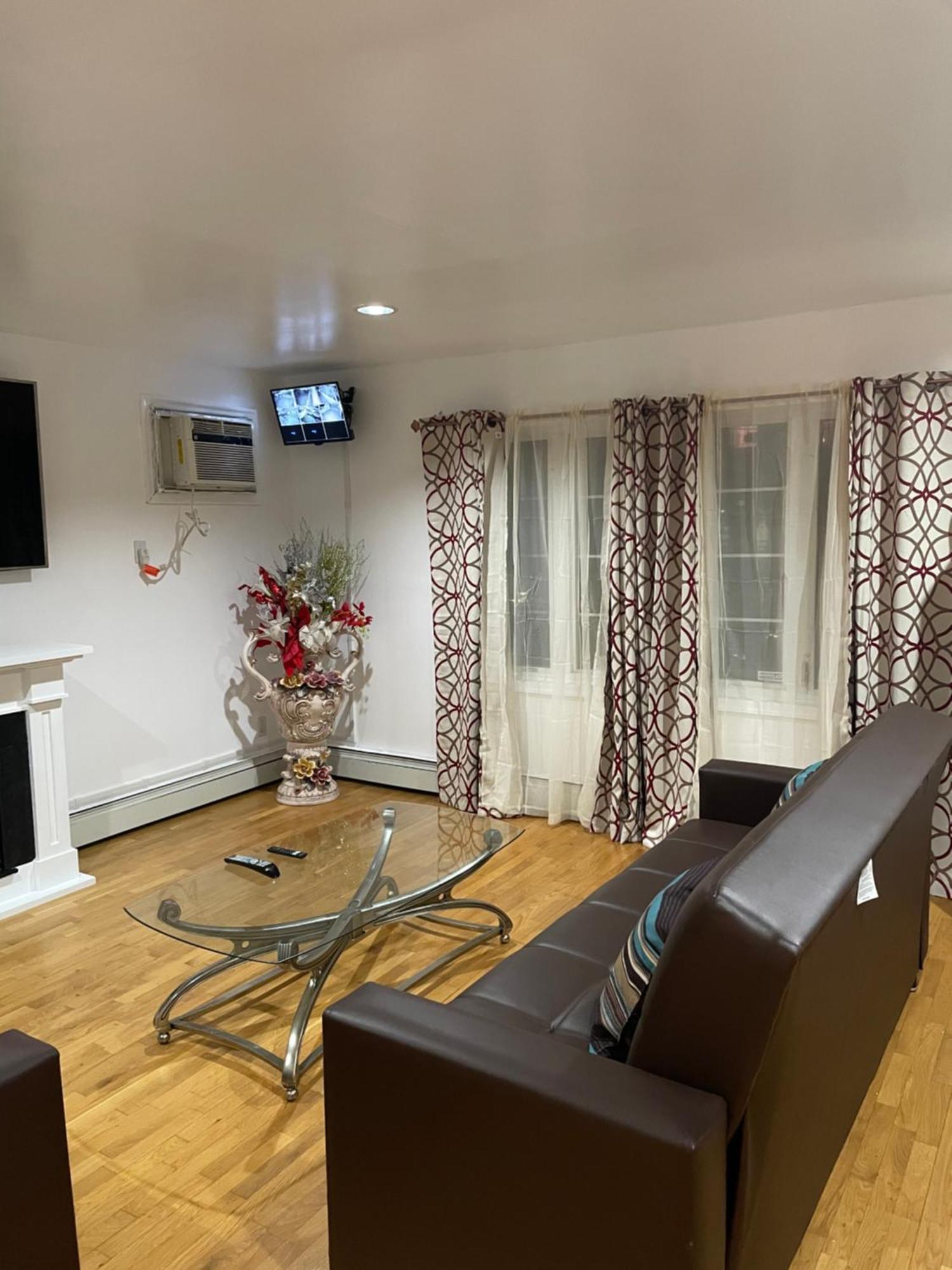 Luxurious 3 Bedrooms Apt With Master 2 Bathrooms Apartment *
