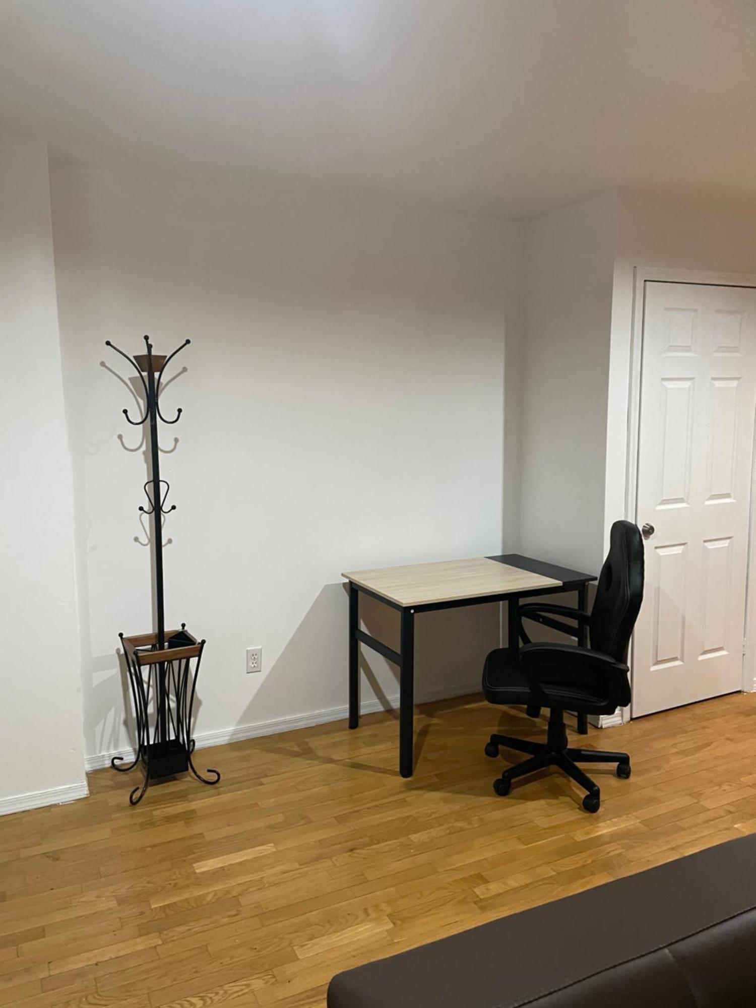 Luxurious 3 Bedrooms Apt With Master 2 Bathrooms Apartment *