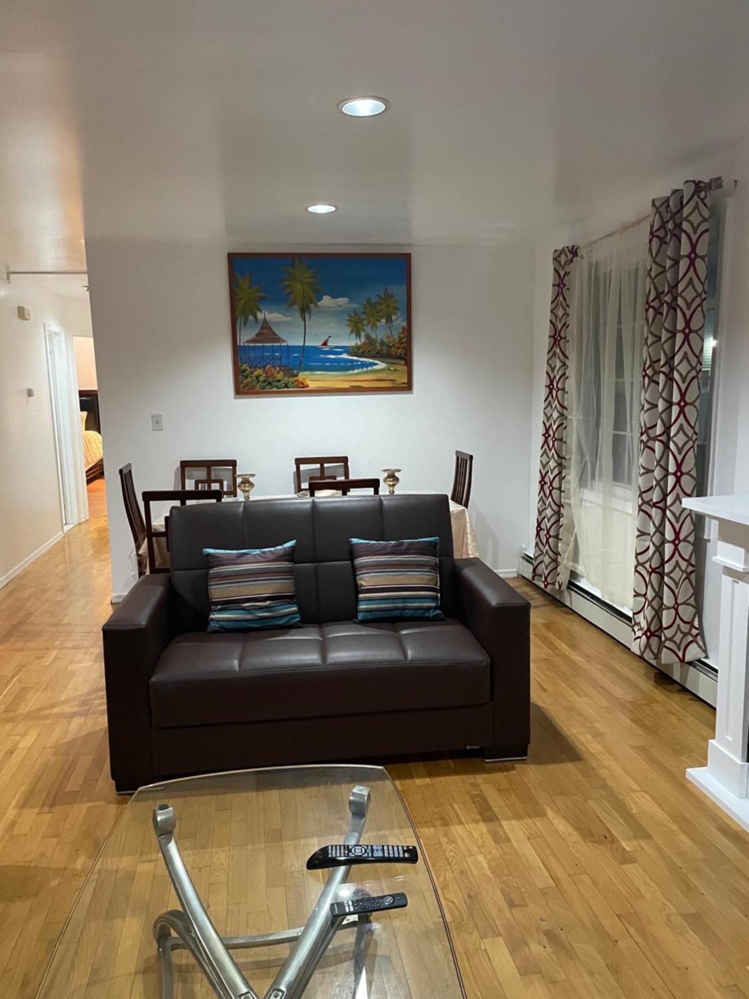 Luxurious 3 Bedrooms Apt With Master 2 Bathrooms