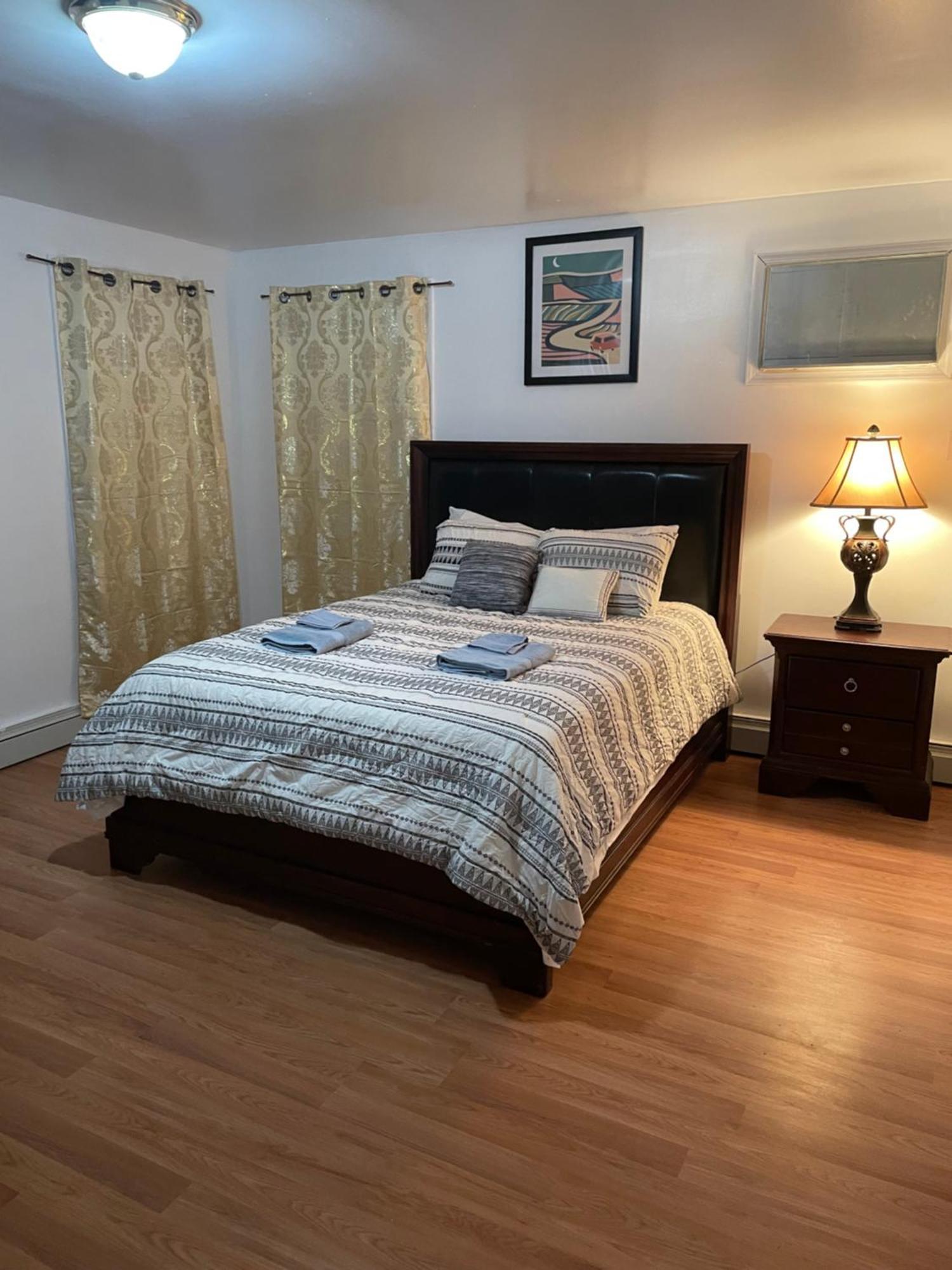 Apartment Luxurious 3 Bedrooms Apt With Master 2 Bathrooms *